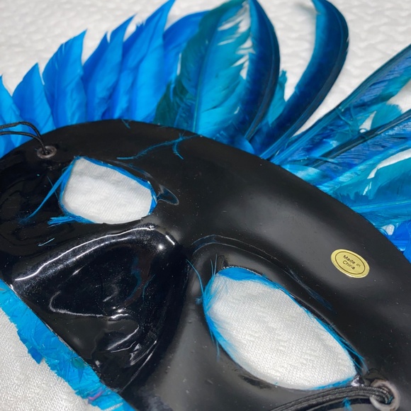 *8A blue feathered Venetian-style masquerade mask - Picture 3 of 6